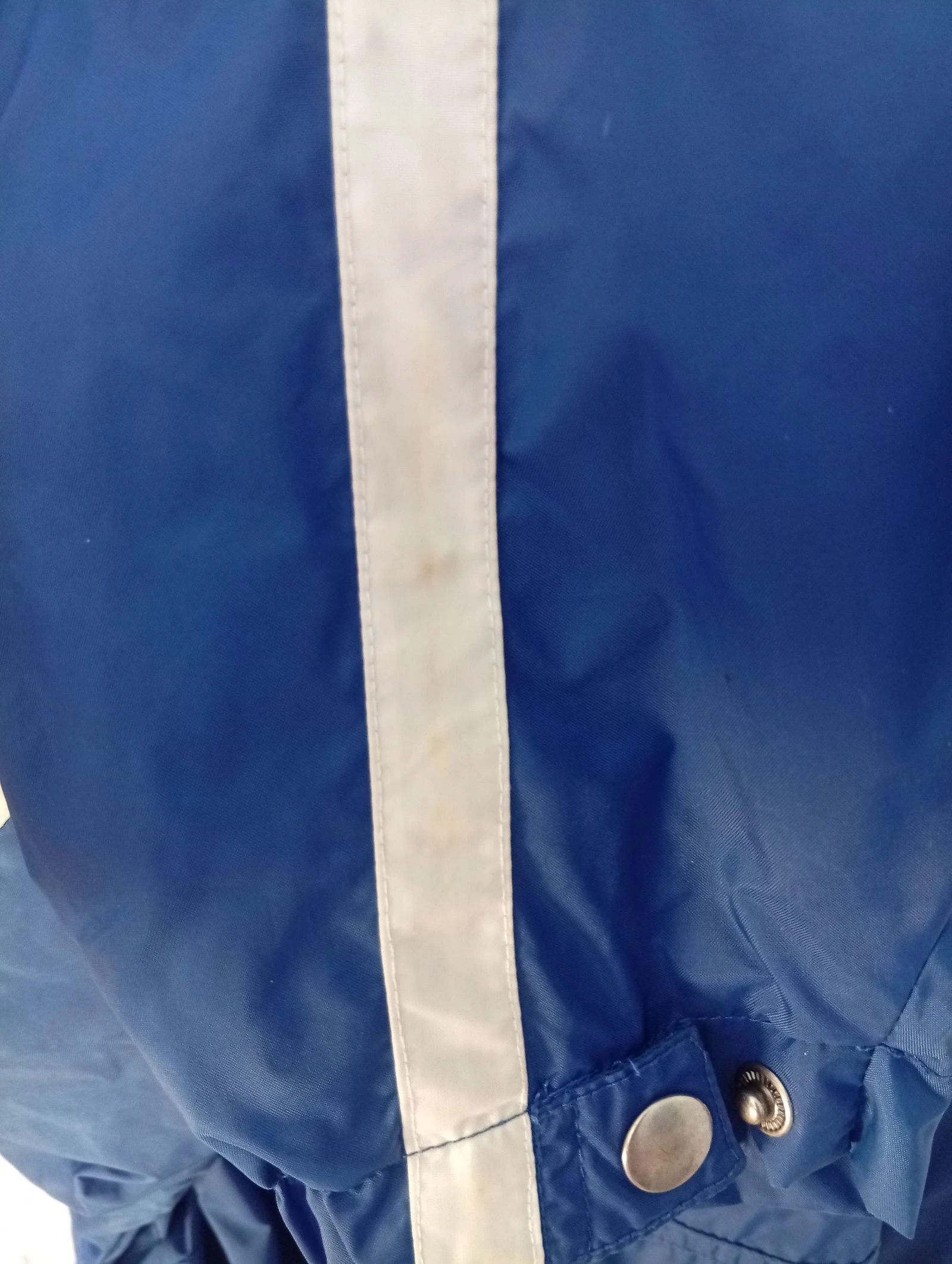 Chaqueta cortavientos con capucha, bolsillo interior y cordón de ajuste – photo 8